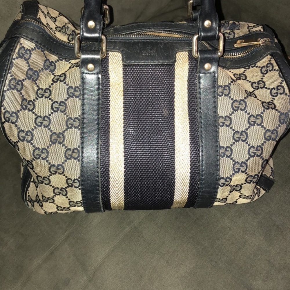 Gucci purse !